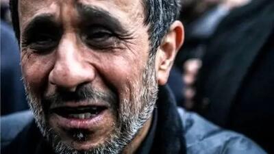  عکس ها / ظاهر غیرمنتظره محمود احمدی‌نژاد در مراسم ختم خواهرش ! / بدون لباس مشکی با صورت تراشیده بین جمعیت مردم و چهره های معروف ...