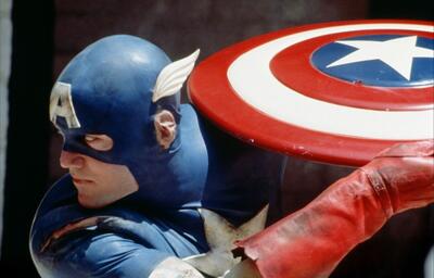  فیلم کم‌بودجه Captain America سال ۱۹۹۰ یک روز کامل بدون فیلم واقعی فیلم‌برداری شد