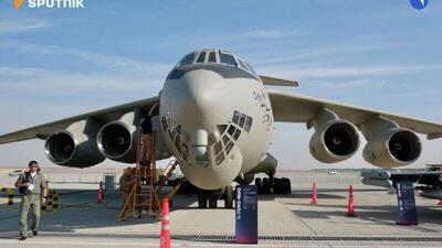  اولین روز نمایشگاه هوایی دبی 2025، تیم شرکت یونایتد ایرکرفت (United Aircraft Corporation) شروع به کار کرده است. قهرمانان ما آماده‌اند تا قابلیت‌های خود را به مشتریان نشان دهند