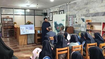  مجموعه اشعار فجر انقلاب در چهارباغ رونمایی شد
