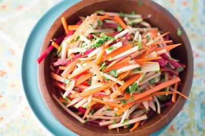  طرز تهیه سالاد هویج و سیب برای مهمانی