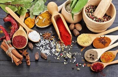  زمان طلایی ادویه‌ها؛ چرا شناخت لحظه درستِ افزودن عطرها طعم غذا را دگرگون می‌کند؟