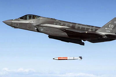  آمریکا با موفقیت یک بمب اتمی را آزمایش کرد