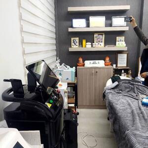  پلمب یک مرکز زیبایی غیرمجاز در آبادان