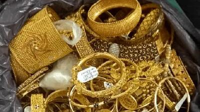  کارگر شهرداری بروجرد کیسه طلا ۵ میلیاردی را از زباله‌ها درآورد و به صاحبش برگرداند