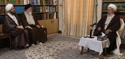  آیت الله مکارم شیرازی: خطبه‌های نماز جمعه ناظر به مسائل روز باشد