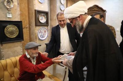  تجلیل نماینده ولی‌فقیه در استان از پژوهشگر و پیشکسوت فرهنگ و زبان سمنانی