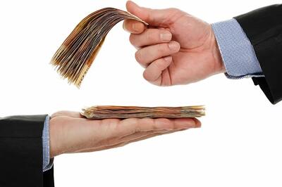  چرا حقوق کارگران ریالی و هزینه‌ها دلاری است؟؛ پاسخ تلخ عضو شورای‌عالی کار
