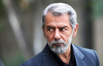  فرامرز قریبیان را مردم روی دست بلند کردند