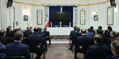  عارف: ایران نگاه همکاری راهبردی با همسایگان خود دارد