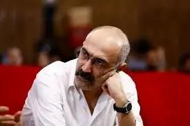 ادای احترام عجیب شرکت کننده به شهدای وطن؛ هادی حجازی فر: چو ایران نباشد، تن من مباد/ ویدئو