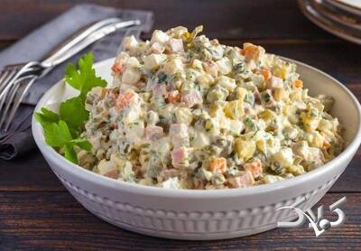  طرز تهیه سالاد الویه مجلسی و خوشمزه به روش ساده و رستورانی - مجله اینترنتی کولاک