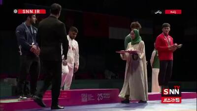  برق خوشرنگ طلا روی سینه شاه غلام