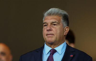  واکنش خوان لاپورتا به حمایت ژاوی از رقیب انتخاباتی‌اش در بارسلونا / عکس