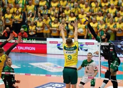  ضربه مهلک اسفندیار به میلاد عبادی‌پور!