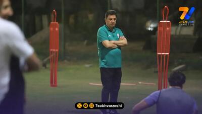  قلعه نویی و دستیارش با پرواز تیم ملی به تهران برنگشتند!
