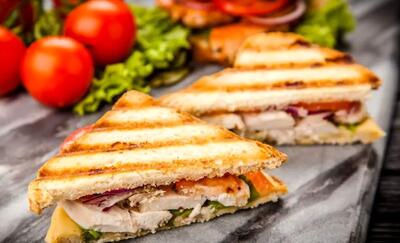  طرز تهیه اسنک مرغ در ساندویچ ساز و ماهیتابه