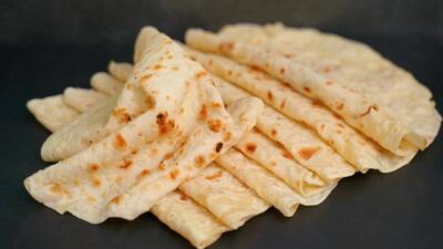  «طرز تهیه نان تابه ای سریع با دو ماده ساده آرد و آب داغ»
