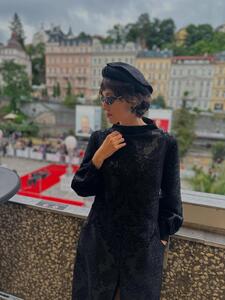  عکس/ جوراب پاره فرشته حسینی با کفش‌های عجیب در لوکیشن خاص | اقتصاد24