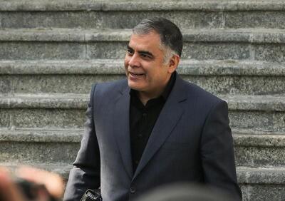  وزیر نفت: تصمیم‌گیری درباره چند نرخی شدن بنزین در کارگروهی متشکل از نهادهای اقتصادی، امنیتی و اجتماعی انجام می‌شود / جمع‌بندی این کارگروه ممکن است نیاز باشد برای تأیید نهایی به ارکان حاکمیتی هم ارسال شود / حجم واردات بنزین به سطحی رسیده که برای بودجه کشور آزاردهنده است؛ باید برای آن باید تدبیر شود
