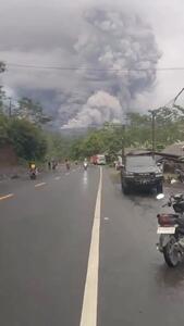  صحنه‌ای باشکوه از فوران آتشفشان سمرو در اندونزی