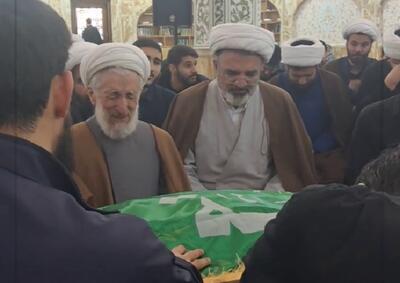  ویدیو؛ لحظه وداع کاظم صدیقی با فرزندش که شب گذشته درگذشت