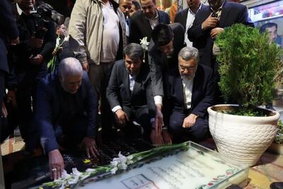  وزیر بهداشت به مقام شامخ سپهبد شهید سلیمانی ادای احترام کرد
