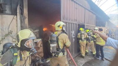  مهار آتش‌سوزی گسترده در سوله بزرگ تولید محتوای فرهنگی در غرب تهران
