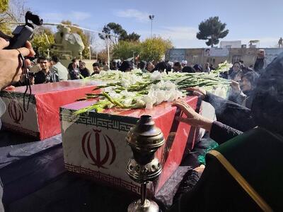  آئین استقبال از سه شهید گمنام در سنندج با حضور مسئولان و خانواده شهدا