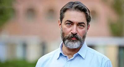  حضور پارسا پیروزفر و پوریا رحیمی‌سام در اجرای «موش‌های بلفاست»+فیلم