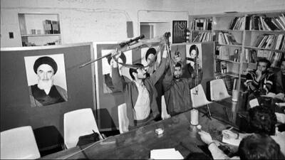  چه هنرمندانی از اشغال سفارت آمریکا پشتیبانی کردند؟ | از مسعود کیمیایی و ارسلان کامکار تا سیاوش کسرایی و مهدی فتحی