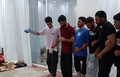  آواز محلی؛ لرا داشتن گروهی میرقصیدن سر اینکه کی اول صف باشه همو گرفتن زیر باد کتک