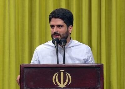  شعرخوانی محمد رسولی در مراسم رونمایی از تقریظ رهبر انقلاب؛ بی فاطمه (س) جبرئیل هم نازل نمی‌شد + فیلم
