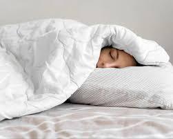  فواید پتوی سنگین برای خواب