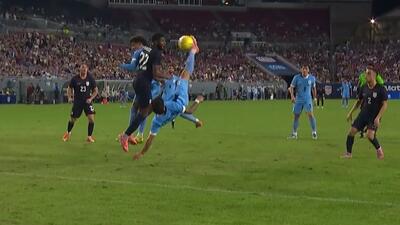  گل قیچی برگردان تماشایی جورجیان ده آراسکائتا در شب شکست 5-1 اروگوئه مقابل آمریکا