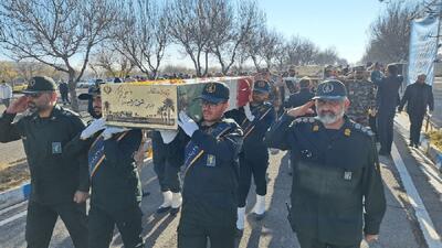  پیکر مطهر ۳ شهید گمنام در فرودگاه اردبیل مورد استقبال قرار گرفت
