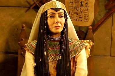  «زلیخا» در 8 سالگی در کنار دوستانش در یک مهمانی؛ دهۀ 1340