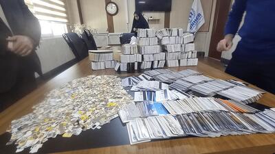  کشف ۵۶۰ سیم‌کارت و کارت بانکی از مخفی‌گاه کلاهبردار در اصفهان