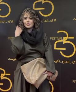  پوشش خاص الهام اخوان در یک جشنواره که در فضای مجازی سوژه شده
