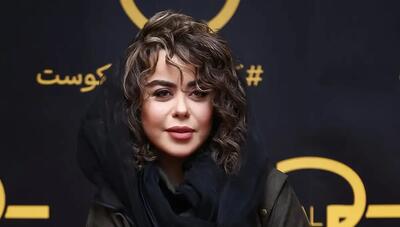  کیف اورسایز و استایل آوانگارد «الهام اخوان» در جشنواره ۲۵؛ متفاوت‌ترین چهره اختتامیه! (عکس)