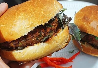  همبرگر اقتصادی و گیاهی با لوبیا قرمز؛ همبرگر سالم و خوشمزه