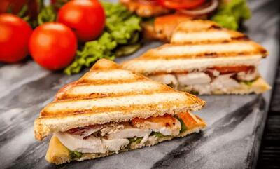  طرز تهیه اسنک مرغ در ساندویچ‌ساز و ماهیتابه/ با کمترین مواد غذایی یک شام سبک برای دورهمی دوستانه درست کنید