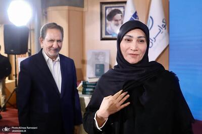  همسر و دختران اسحاق جهانگیری در مراسم رونمایی از کتاب «در اندیشه ایران»