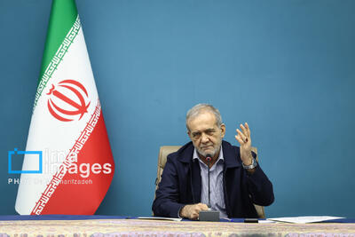  پزشکیان: باید با مردم صادق و شفاف باشیم/ با همکاری مردم مشکلات قابل حل است