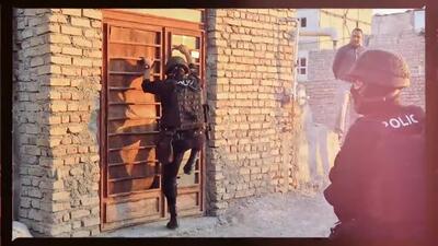  لحظه دستگیری شرور متواری تهرانی در مخفیگاه بیرجند