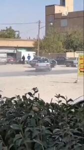  لحظه هولناک زیر گرفتن چند مرد توسط راننده پژو؛ جیغ‌های سوزناک زن جوان / دعوا بر سر مهریه بود!