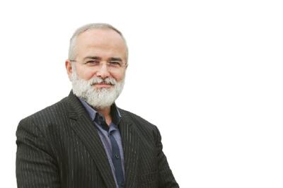  امروز بیش از همیشه به قهرمان نیاز داریم