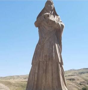  مرگ سرخ بر کوه منار اندیکا : وقتی شمشیر دشمن به عفت رسید، پرتگاه آغوش ماه پری بانوی نجیب ایل شد.
