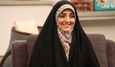  خانم مجری بعد از یک ساعت اشک ریختن در پست اینستاگرامش، استوری تبلیغاتی منتشر کرد!