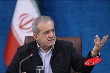  شوخی پزشکیان بامدیرعامل بانک پاسارگاد؛ قرار بود ۱۰ هزار مگاوات پنل خورشیدی نصب کند اما دبه کرد، ما هم نمی‌دانیم چرا دبه کرد! - کلبه سرگرمی